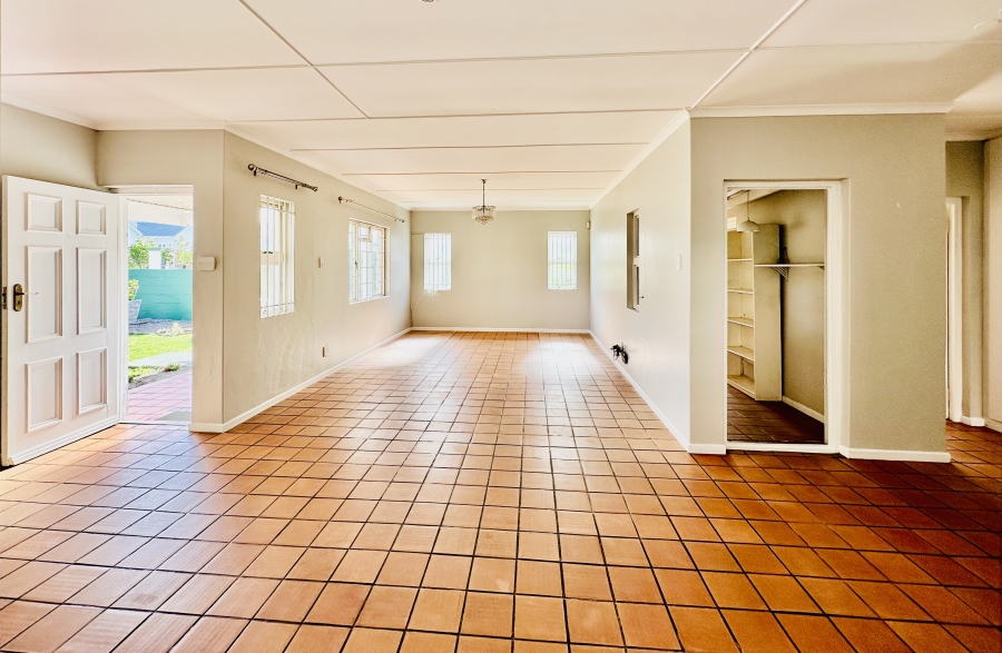 3 Bedroom Property for Sale in Westcliff Western Cape